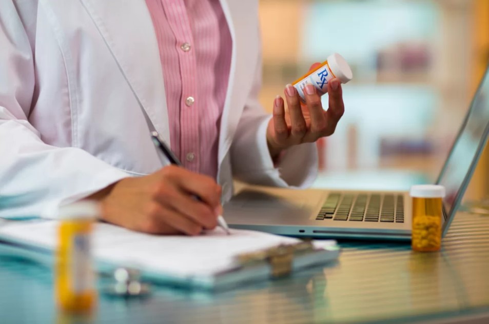 Finding Convenience in Care: Online Pharmacies with Live Chat Support